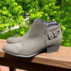 8.5 Ankle Sprit Boots